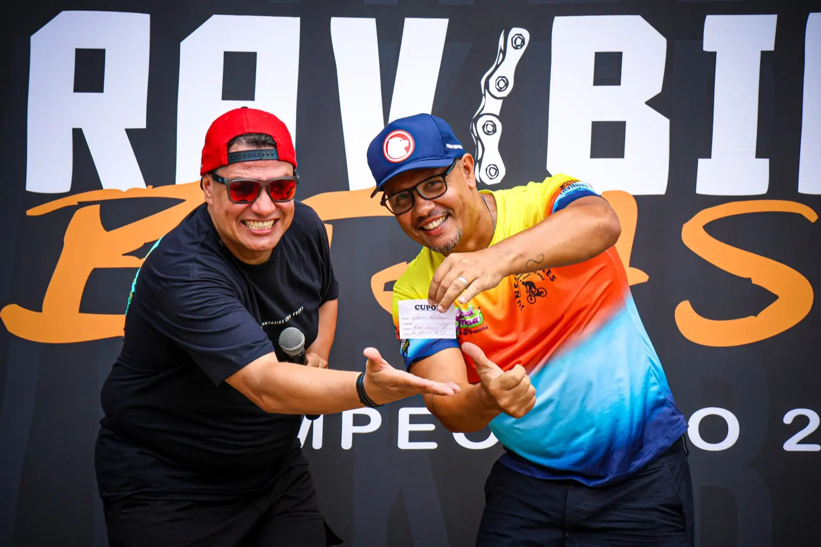 Comemoração no palco do RavBike Brasil